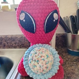 Crochet alien NWOT